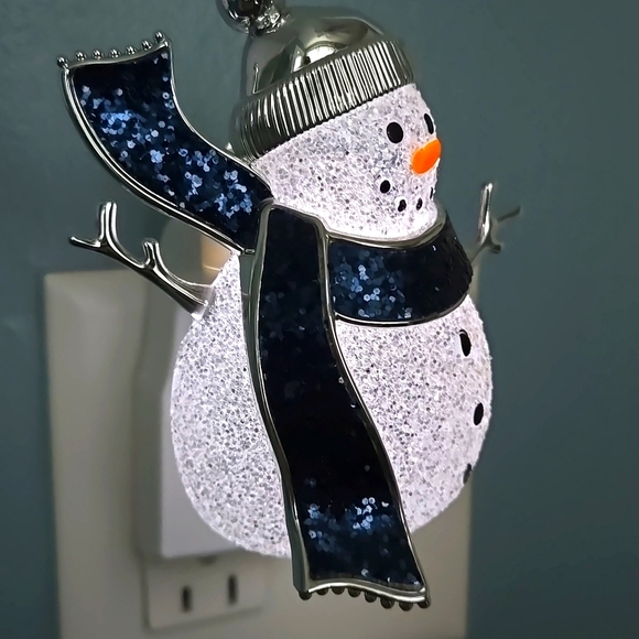 Bath & Body Works Wallflower Snowman  Plugin Diffuser Night Light Glitter CUTE - Picture 3 of 16